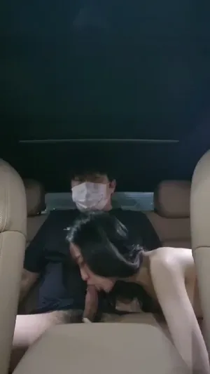 차안에서도 최선을 다하는 사랑스러운 여친님  국산야동 한국야동