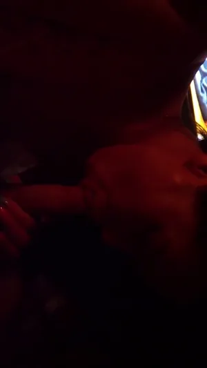 온리팬스-여친 절친과 떡질하다 결국은 쓰리썸으로, Leah Meow  한국야동 국산야동