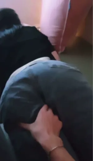 룸카페에서 여사친 괴롭히기 한국야동 국산야동